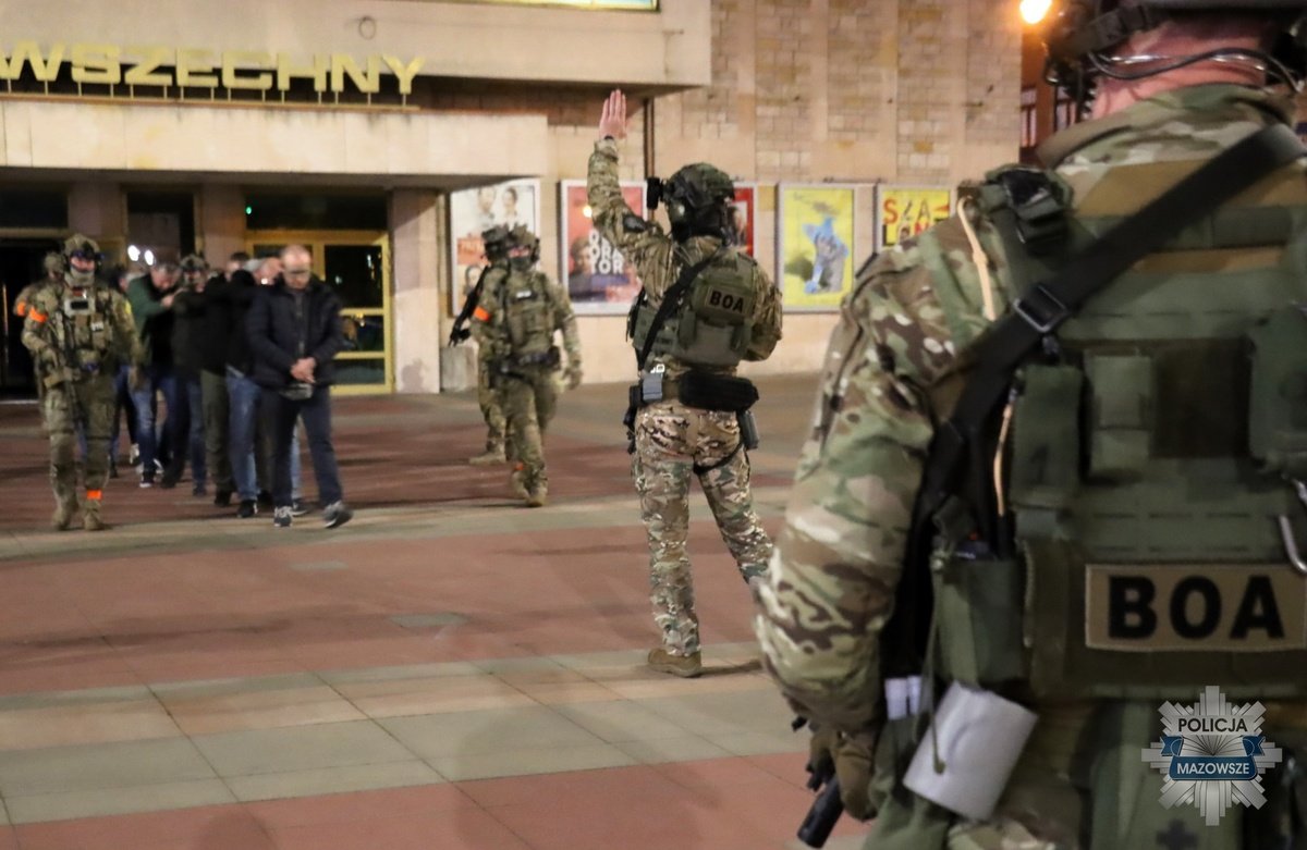 Do budynku radomskiego teatru wdarli się uzbrojeni napastnicy? Ćwiczenia służb