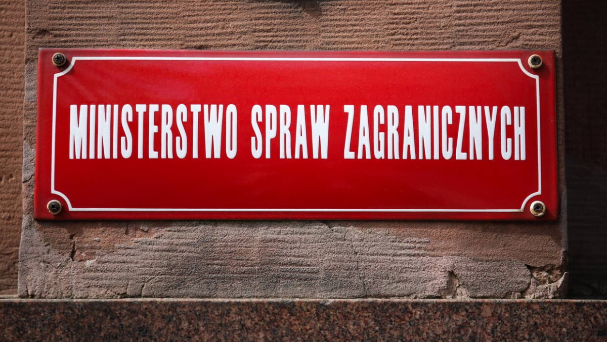 MSZ odradza podróże do Iranu; możliwe problemy z opuszczeniem kraju