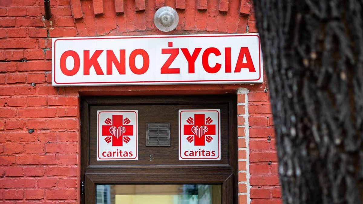 Noworodek w oknie życia w Nowym Sączu. Chłopczyk miał kilka godzin