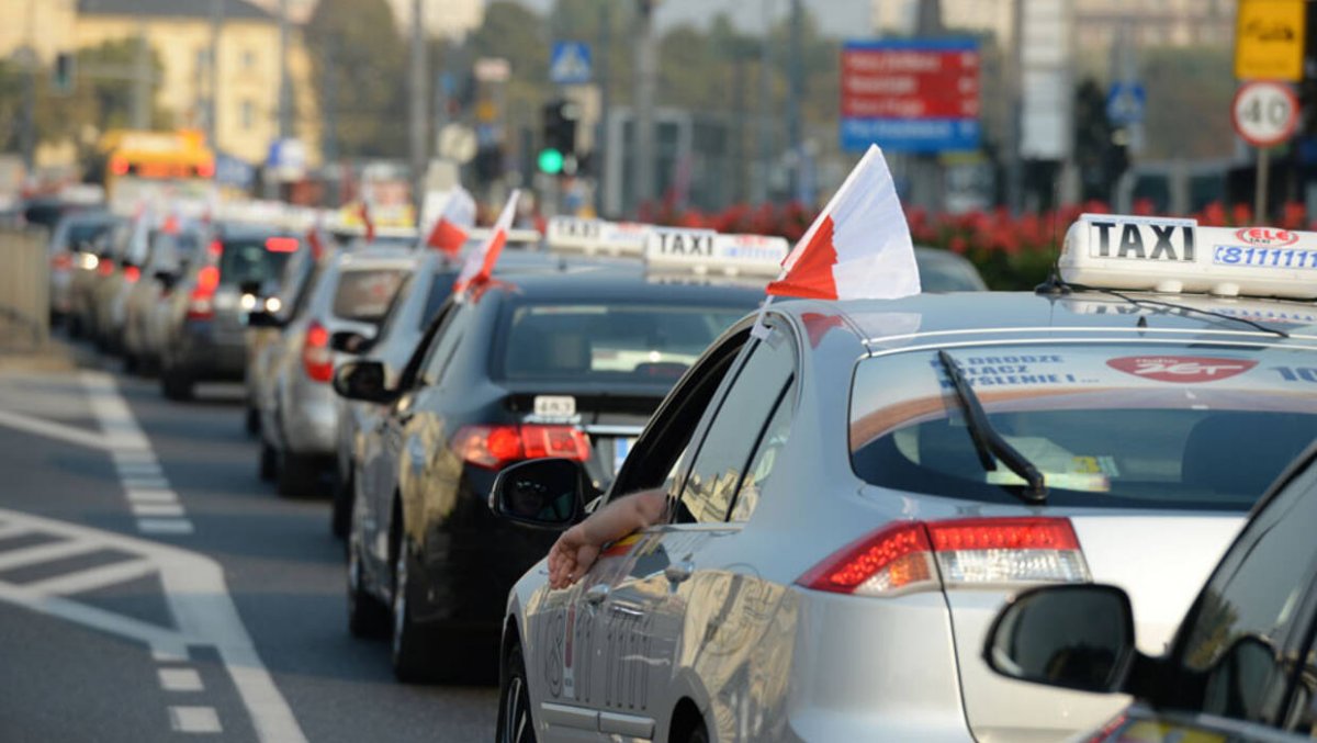 Prezydent Warszawy o podwyżce stawek przewozowych: rozmawiać, ale nie w kampanii wyborczej