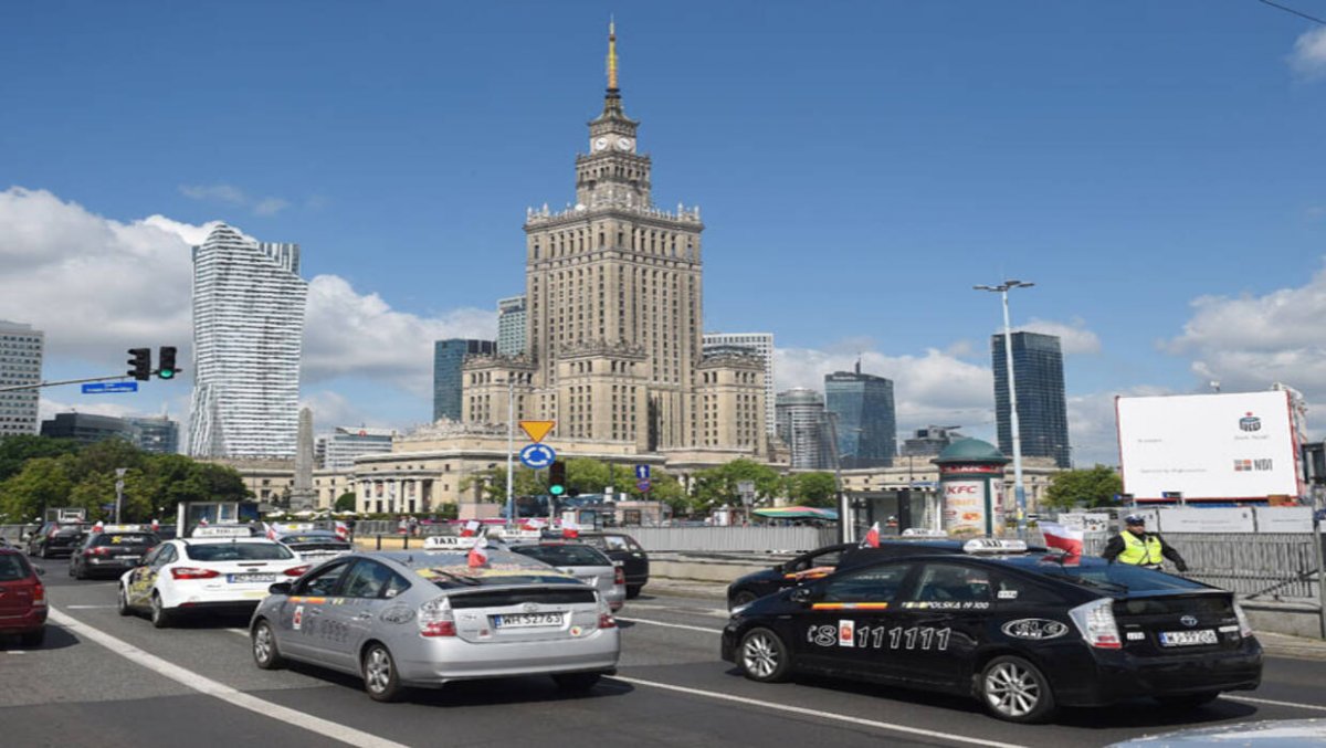 Taksówkarze apelują, by Rada Warszawy zajęła się podwyżką stawki przewozowej