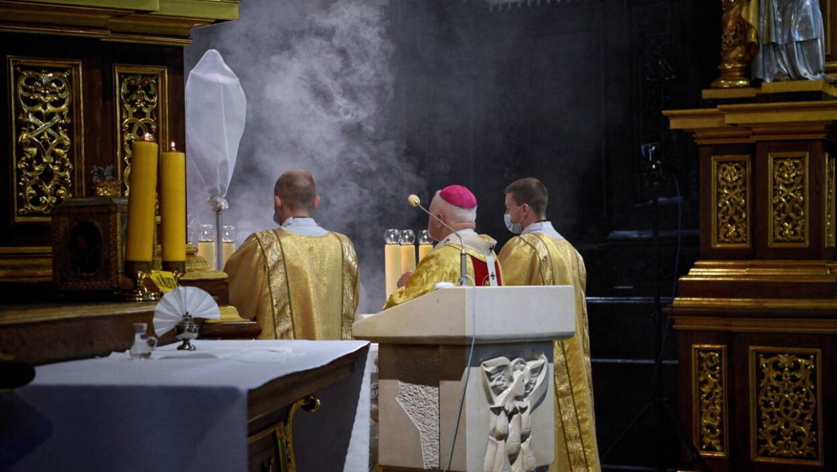 Msza Wieczerzy Pańskiej w Wielki Czwartek rozpoczyna w Kościele obchody Triduum Paschalnego
