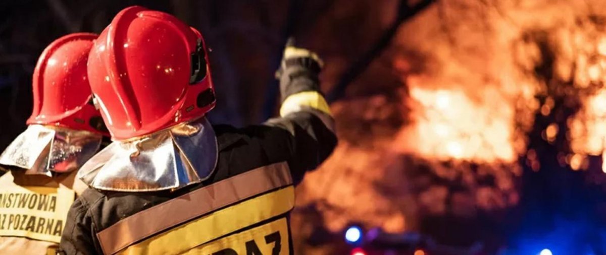 Potężny pożar w Warszawie. Kamienica w ogniu