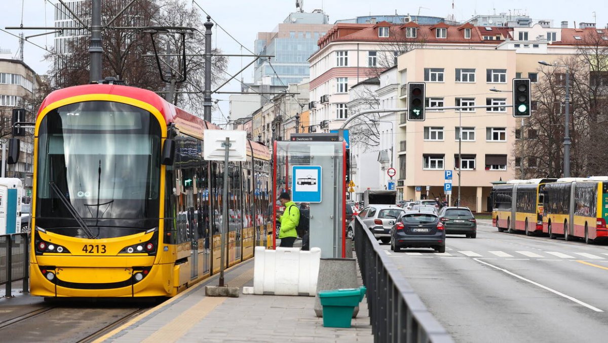 Zerwana trakcja, tramwaje nie jeżdżą Al. Jerozolimskimi