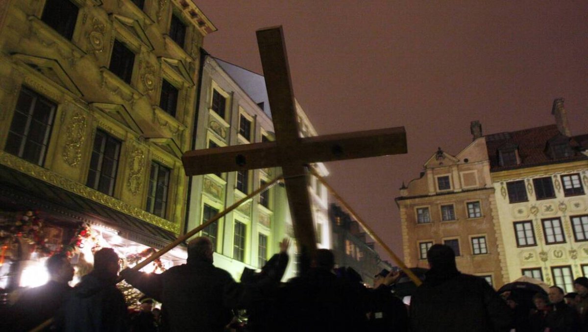 W piątek 40 tys. osób wyruszy nocą na 1274 trasy Ekstremalnej Drogi Krzyżowej