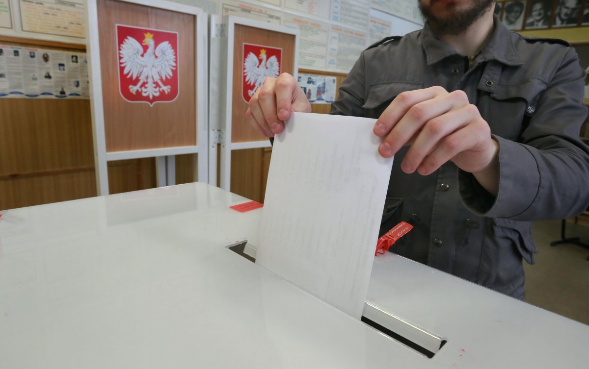 O fotel włodarza stolicy powalczy sześcioro kandydatów