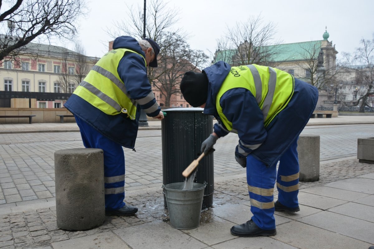Warszawskie wiaty i kosze bez bazgrołów
