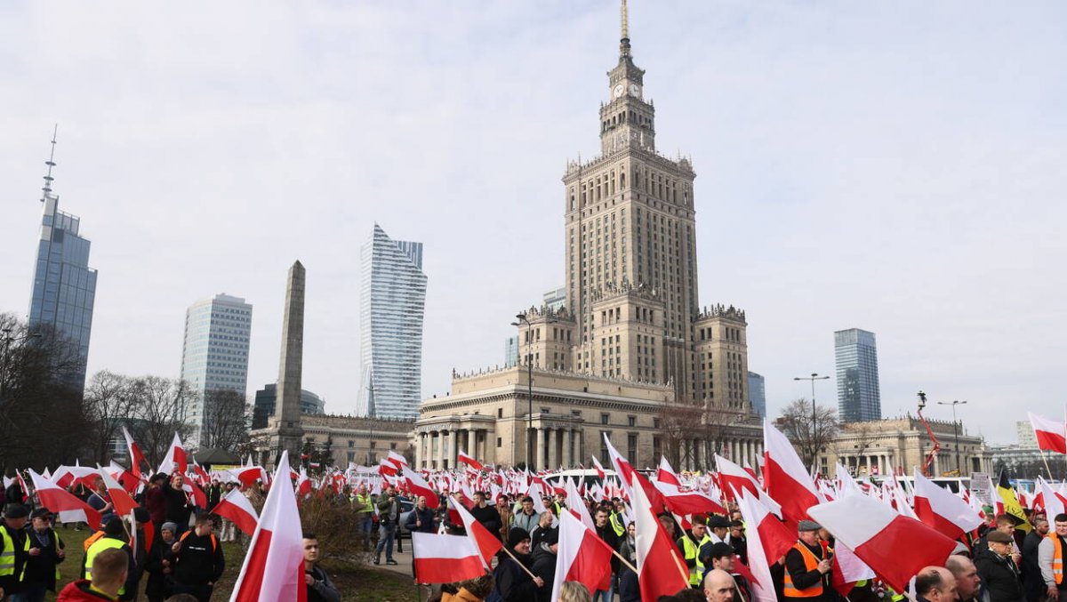 Protest rolników w Warszawie. Wstrzymany ruch w Al. Jerozolimskich i na Marszałkowskiej