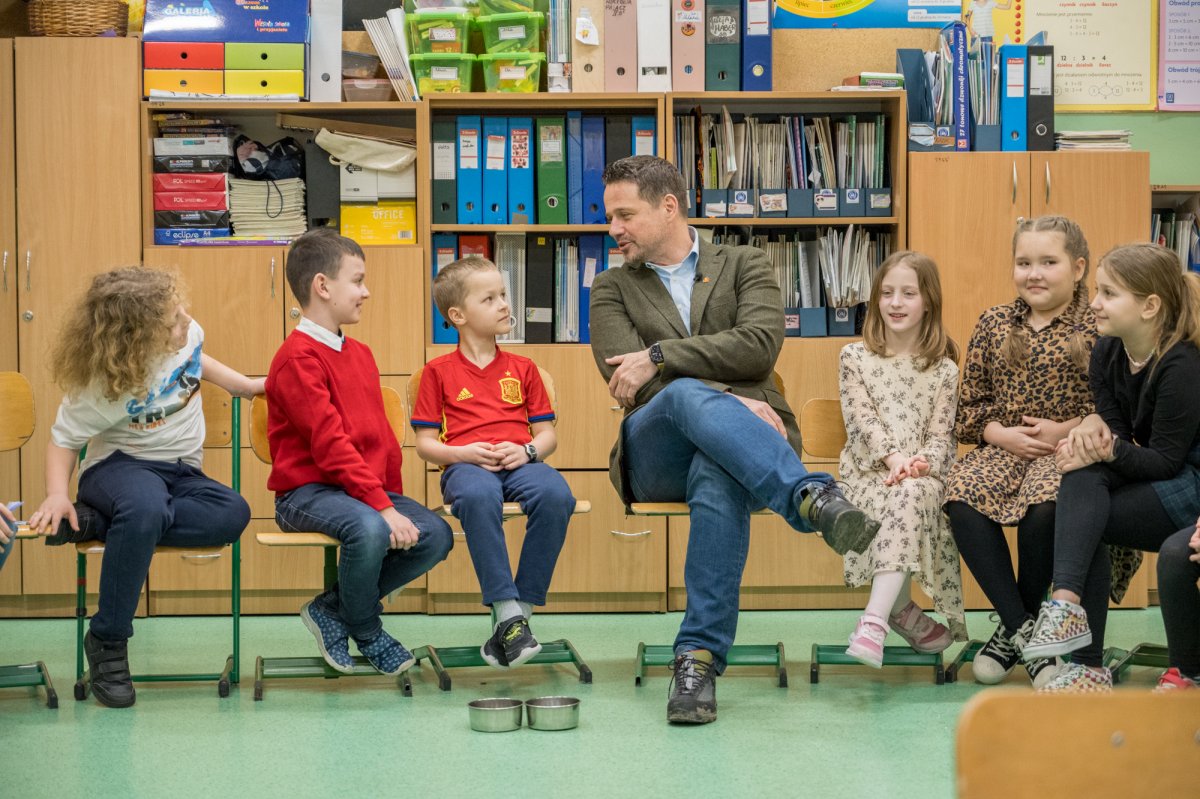 Lekcje empatii do czworonogów w warszawskiej szkole
