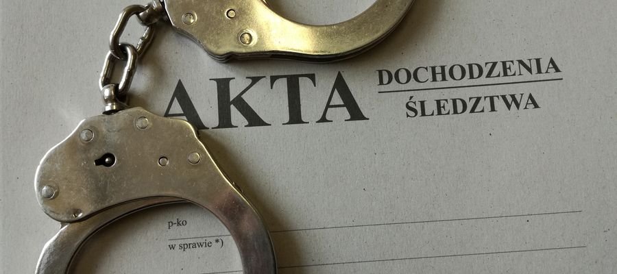 Policjant wiózł nastolatki i rozbił radiowóz; w kwietniu stanie przed sądem