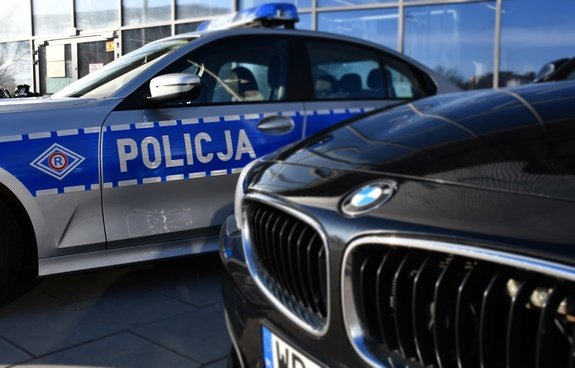19-latek bez prawa jazdy ukradł bmw. Błyskawicznie wpadł w ręce policjantów