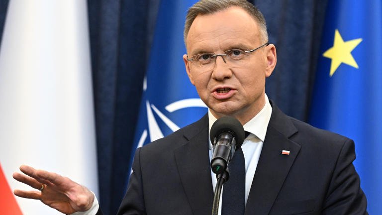 Prezydent komplementuje premiera
