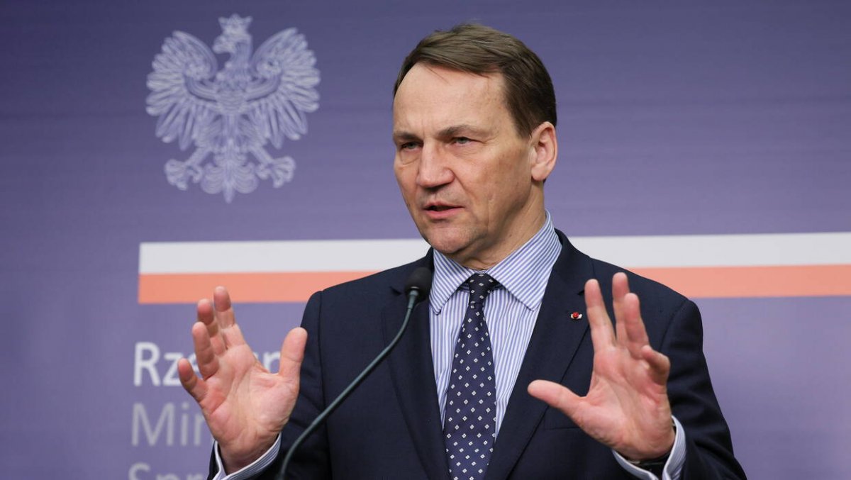 Sikorski o amunicji dla Ukrainy: Sytuacja jest dramatyczna