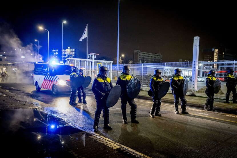 Haga zamieniła się w strefę działań wojennych migrantów. WIDEO