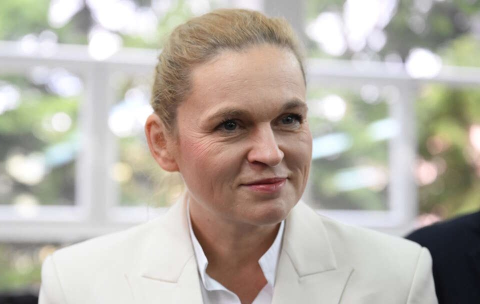 Jak Nowacka z koleżankami demolują polską szkołę