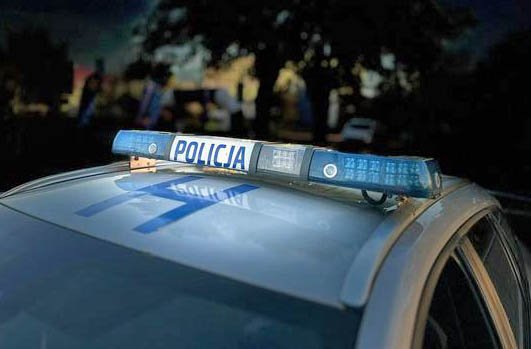 Zadzwonił na numer alarmowy i poprosił o pomoc. Szybko zjawili się policjanci