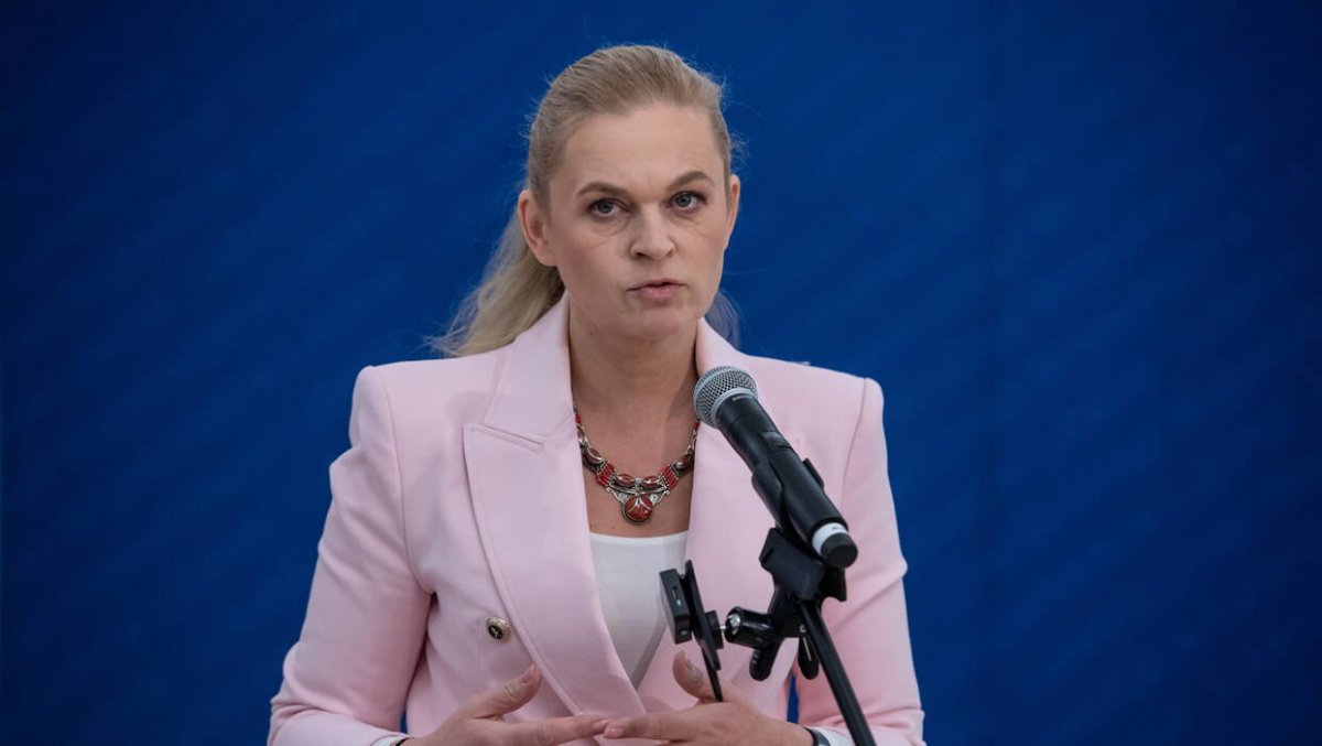 To cios dla pomysłu Nowackiej. Większość Polaków popiera prace domowe