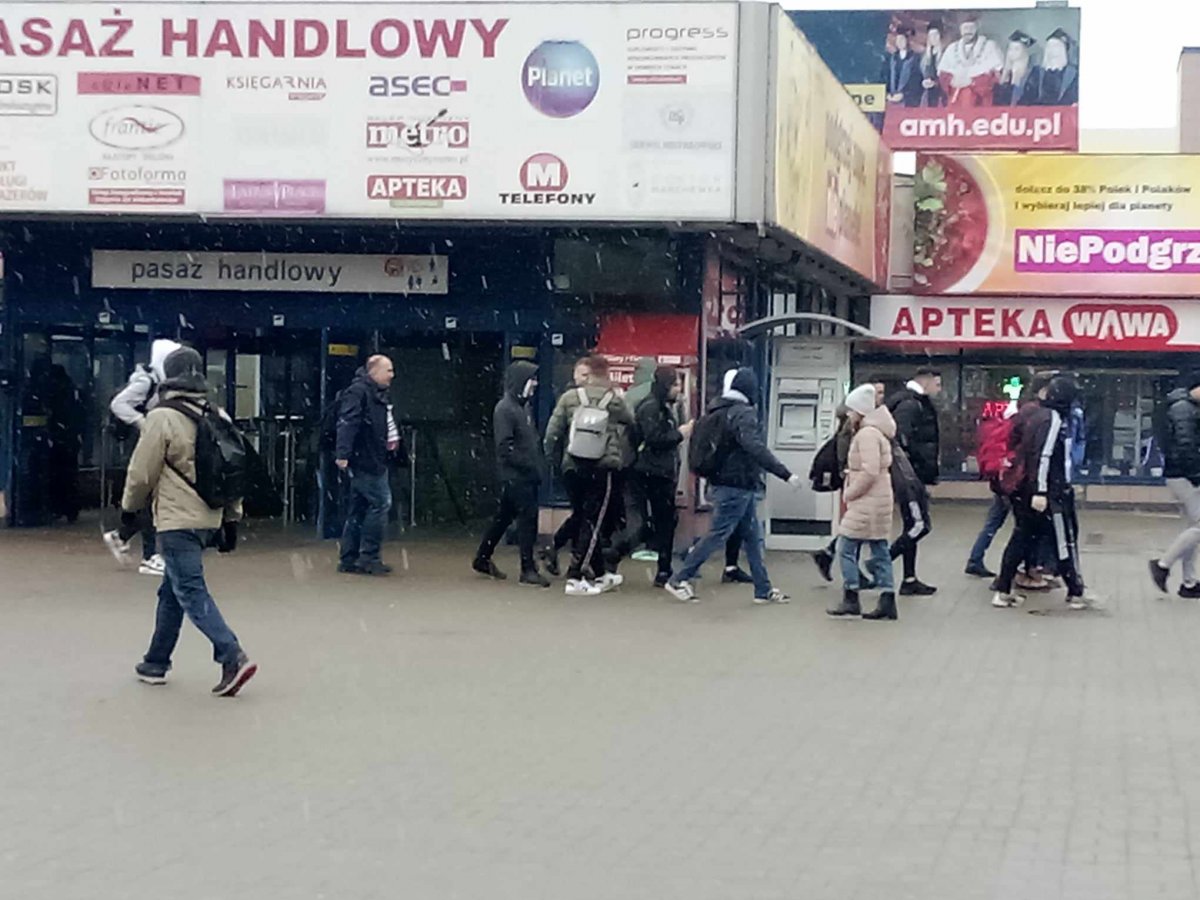 Śnieg zaskoczył warszawiaków. Powrót zimowej aury [ZDJĘCIA]