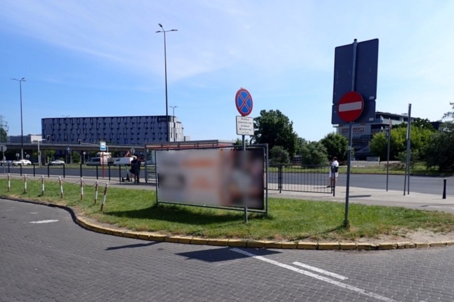 Coraz mniej nielegalnych reklam na ulicach Warszawy