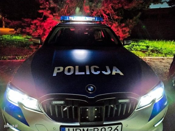 Mławscy policjanci eskortowali samochód z tracącym przytomność, 11-miesięcznym dzieckiem
