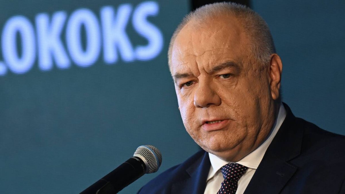 Sikorski wycofał skargę przeciwko Rosji. Sasin odpowiada
