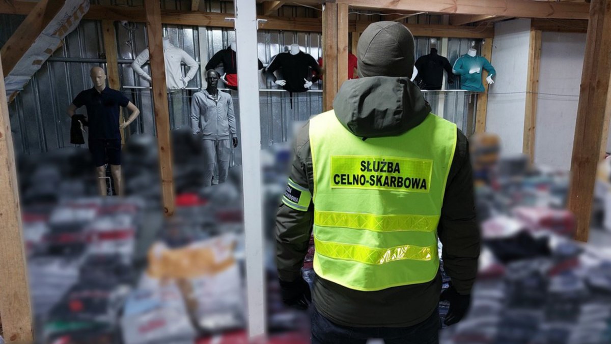 Akcja służb w magazynie pod Warszawą. Podróbki warte 2 mln złotych