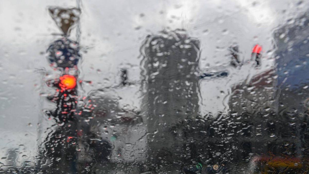 Przez cały tydzień w Polsce deszcz i deszcz ze śniegiem, wiatr oraz zachmurzenie