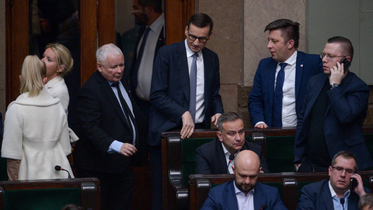 Konflikt polityczny w Polsce narasta? Sondaż