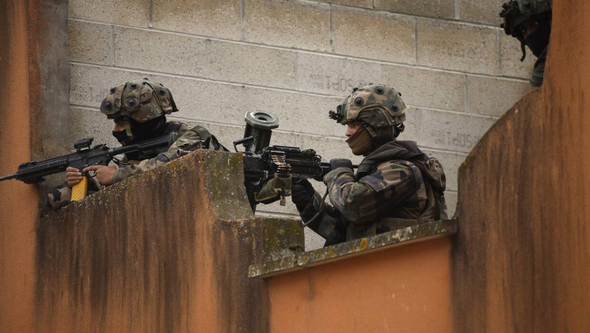 Francja proponuje 23 państwom utworzenie „koalicji artyleryjskiej”