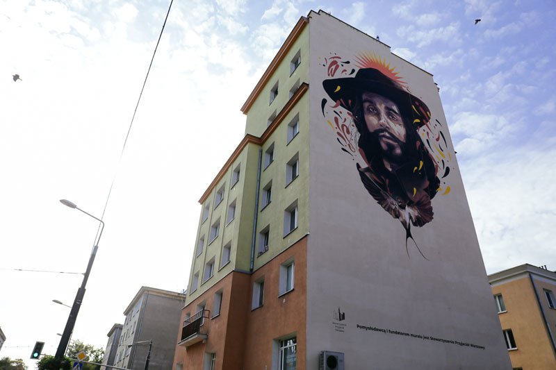 Ma w stolicy plac, szkołę swojego imienia, cztery murale. 20. rocznica śmierci Czesława Niemena