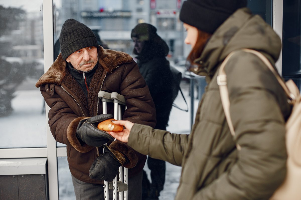 Warszawa naprzeciw osobom w kryzysie. Karta praw osób w kryzysie bezdomności