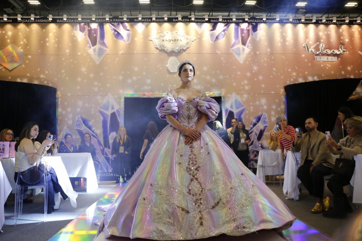 Swarovski i Ragazza świętują: wyjątkowa suknia 