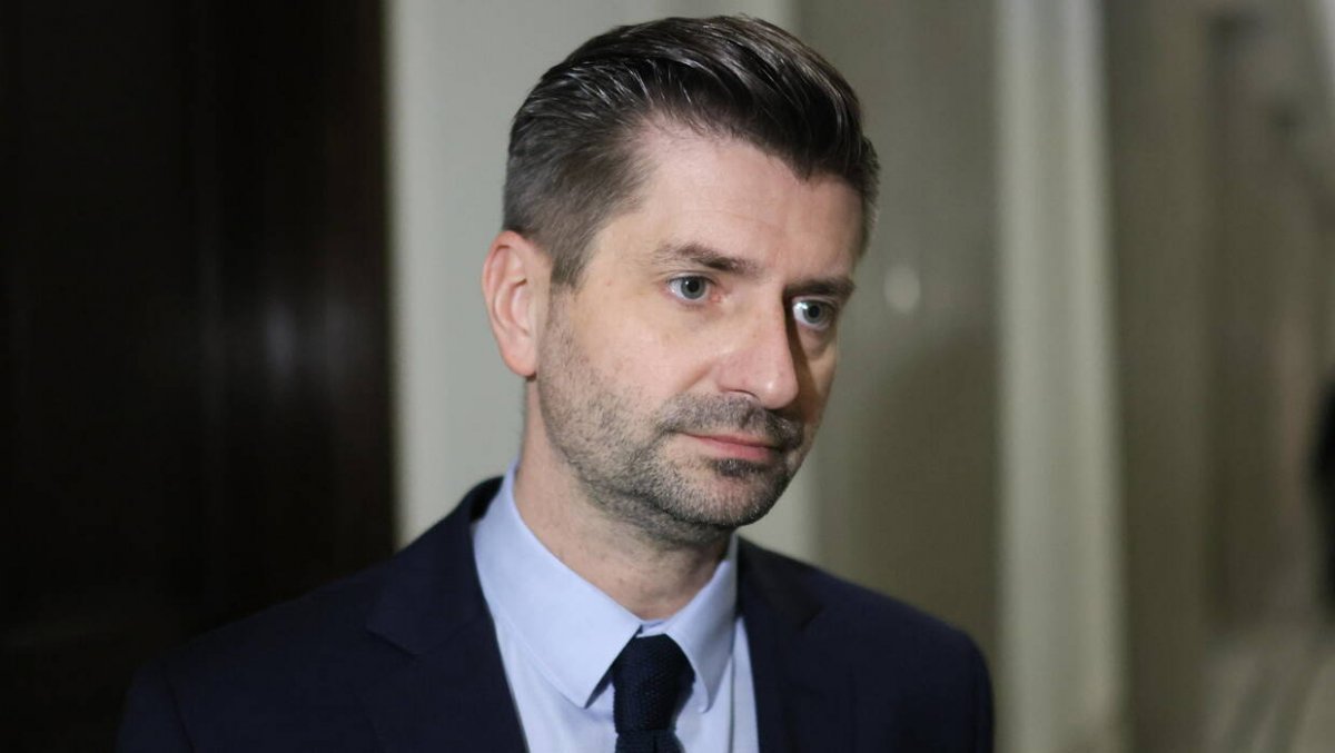Śmiszek zaczyna od karania