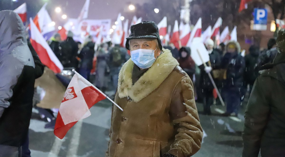 Flagi i transparenty. Jak przebiegł  