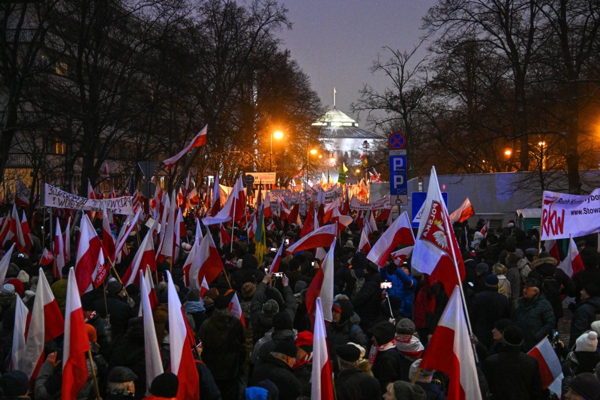 Pod Sejmem rozpoczął się 