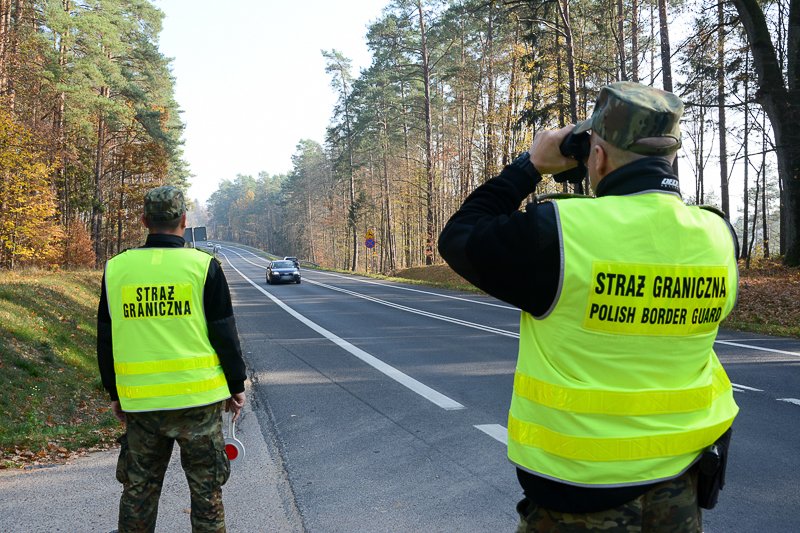 Nielegalnie przebywali w Polsce. Wpadli w ręce warszawskich funkcjonariuszy