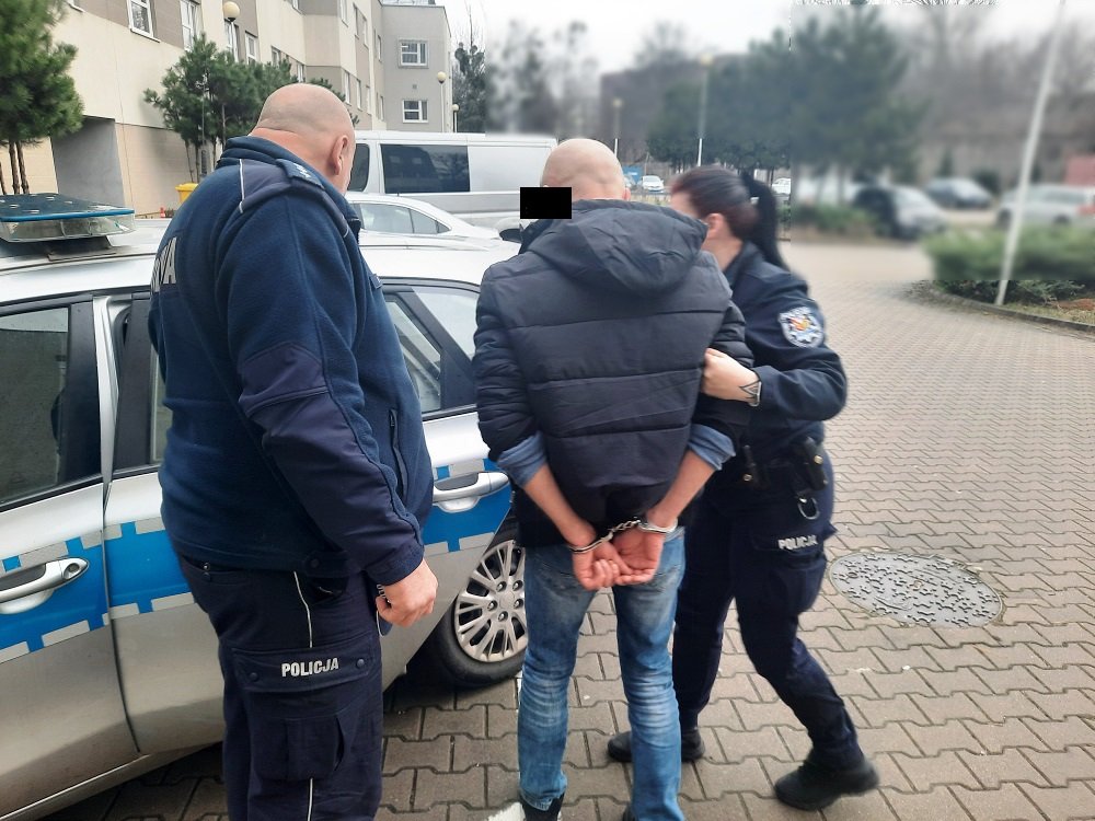 Chciał przekupić policjantów. Zaproponował im, by zamiast na komisariat odwieźli go do domu
