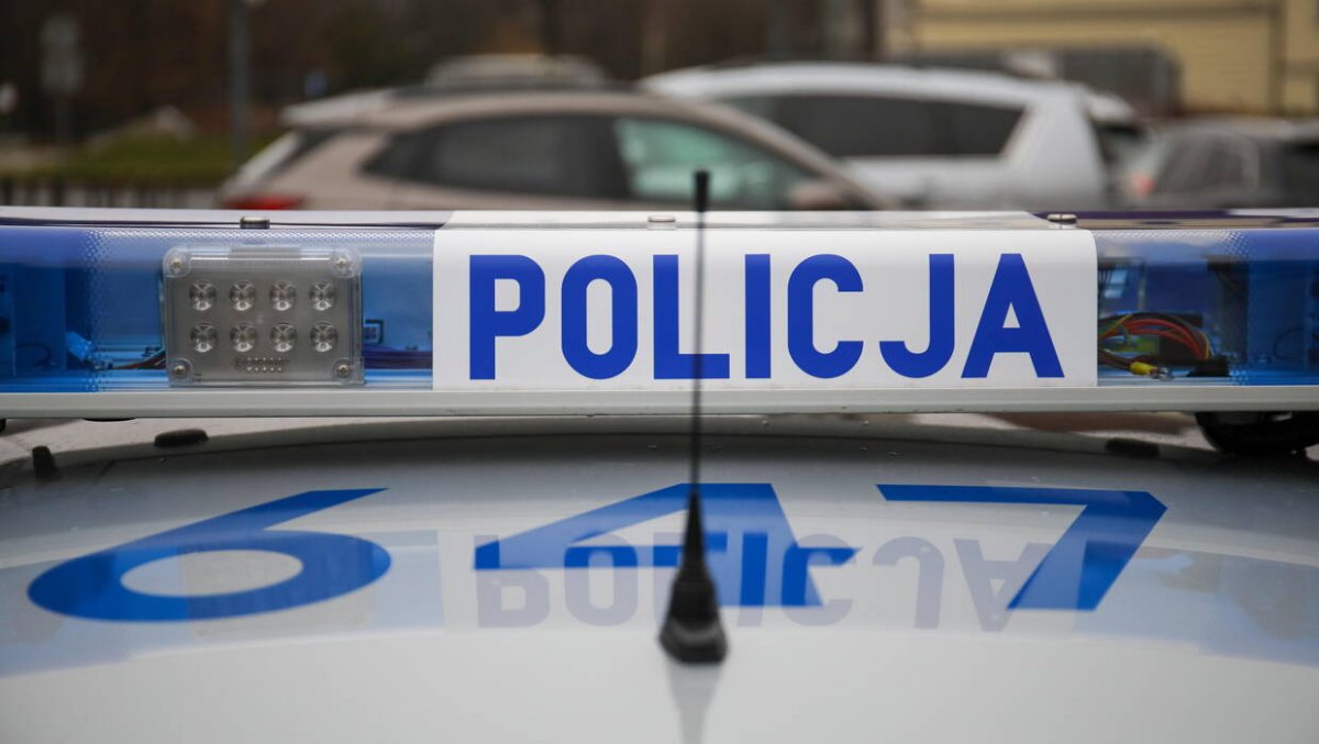 Uderzył pracownika lokalu, groził mu śmiercią i zabrał pieniądze