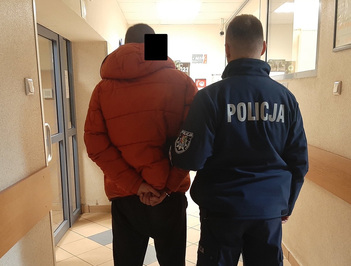 Nietrzeźwy kierowca zaproponował policjantom 10 tys. zł, by ci puścili go wolno