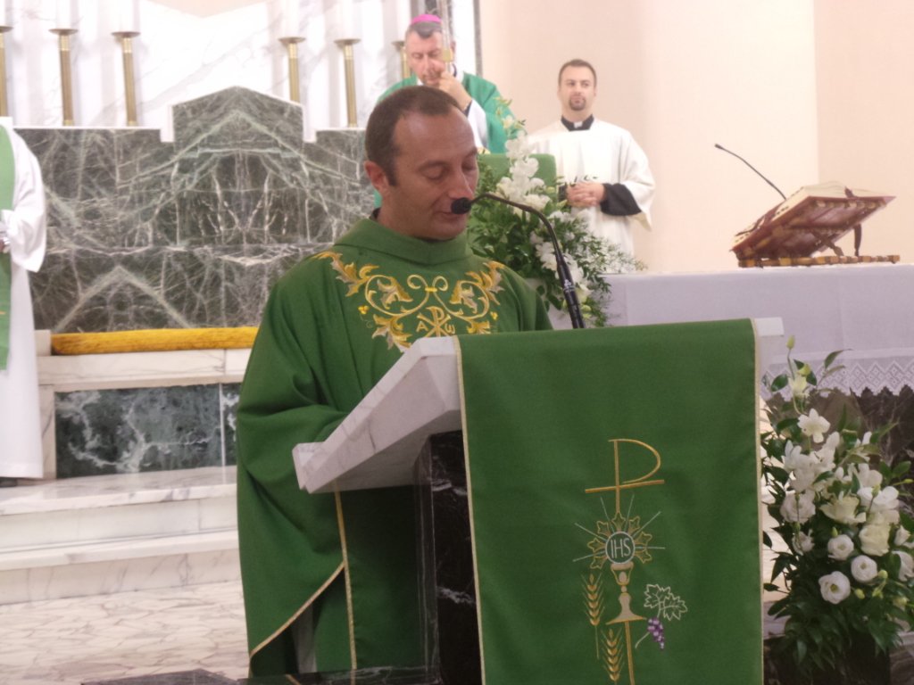 Ksiądz ekskomunikowany za obrazę Papieża
