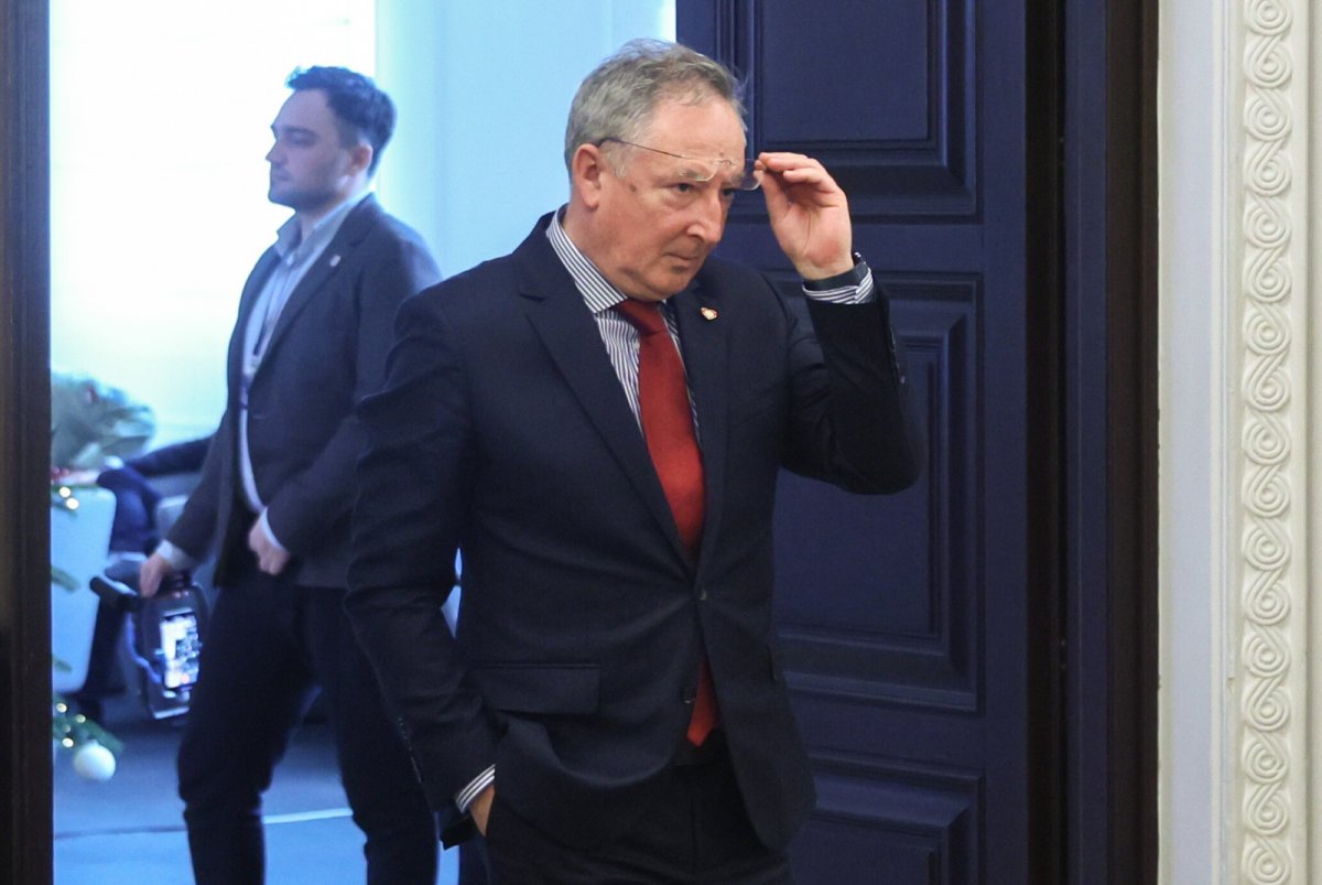 B. Sienkiewicz vs. prokuratura: bitwa o losy mediów