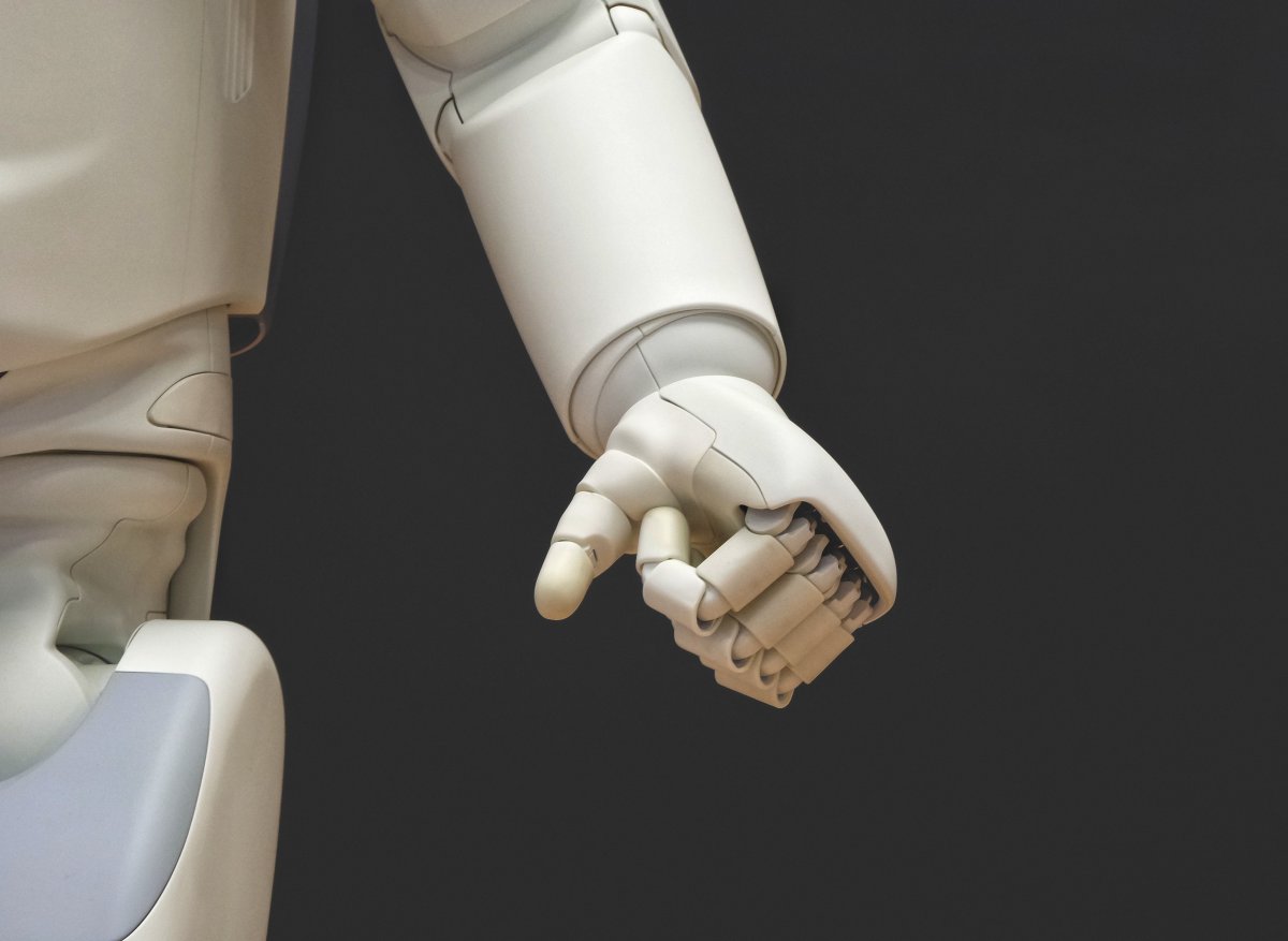 Robot zaatakował człowieka w hali Tesla