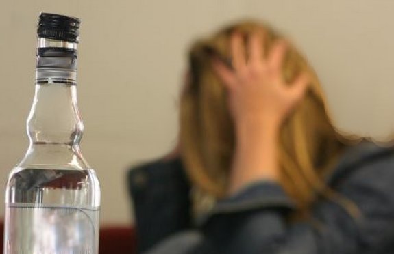 Pijana kobieta pojechała autem na stację benzynową po butelkę wódki