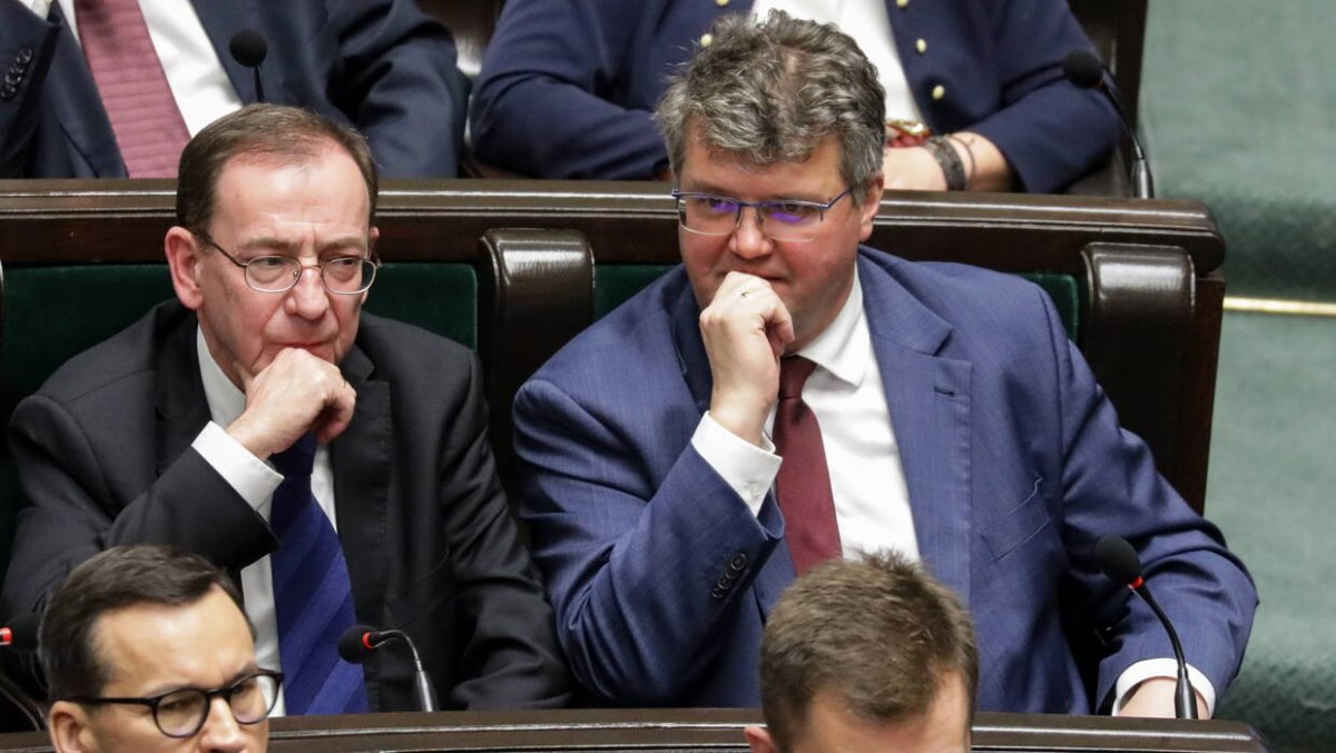Marszałek Sejmu wydał postanowienia w sprawie stwierdzenia wygaśnięcia mandatów M.Kamińskiego i M.Wąsika