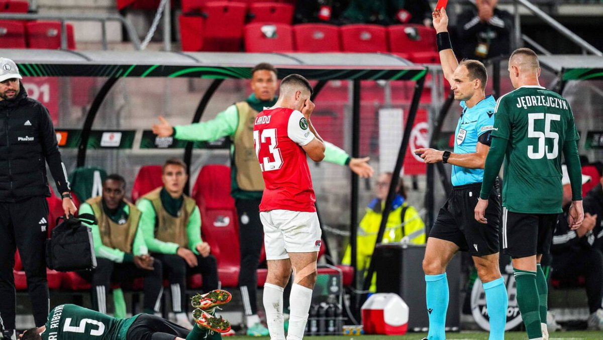  UEFA ukarała Legię finansowo i zamknięciem jednej trybuny