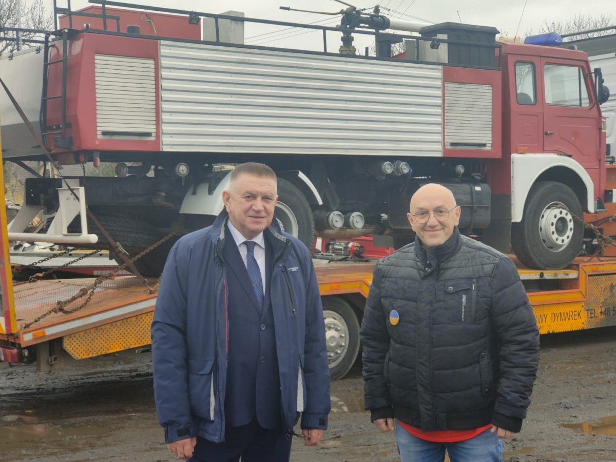Strażacy ochotnicy przekazali Ukrainie wóz gaśniczy
