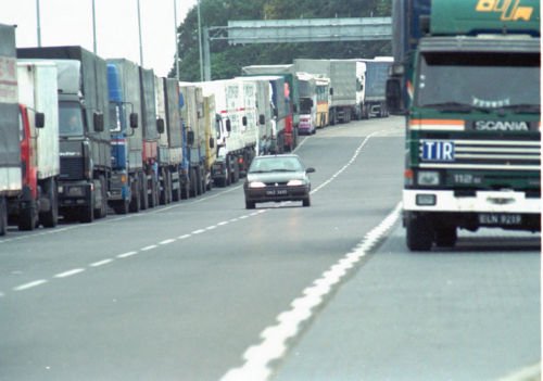  Ponad 2 tys. tirów czeka w liczącej 52 km kolejce do przejścia w Dorohusku