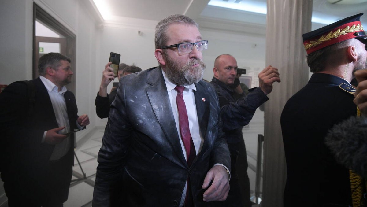 Wipler: stawiając nam ultimatum i żądanie wyrzucenia Brauna z klubu, Hołownia uratował go