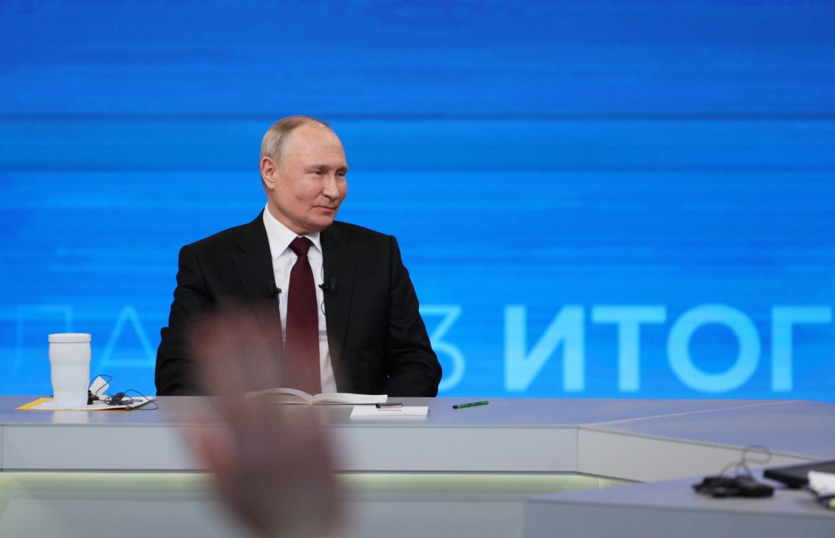 Putin na początku wielkiej konferencji pochwalił Fico i Orbana
