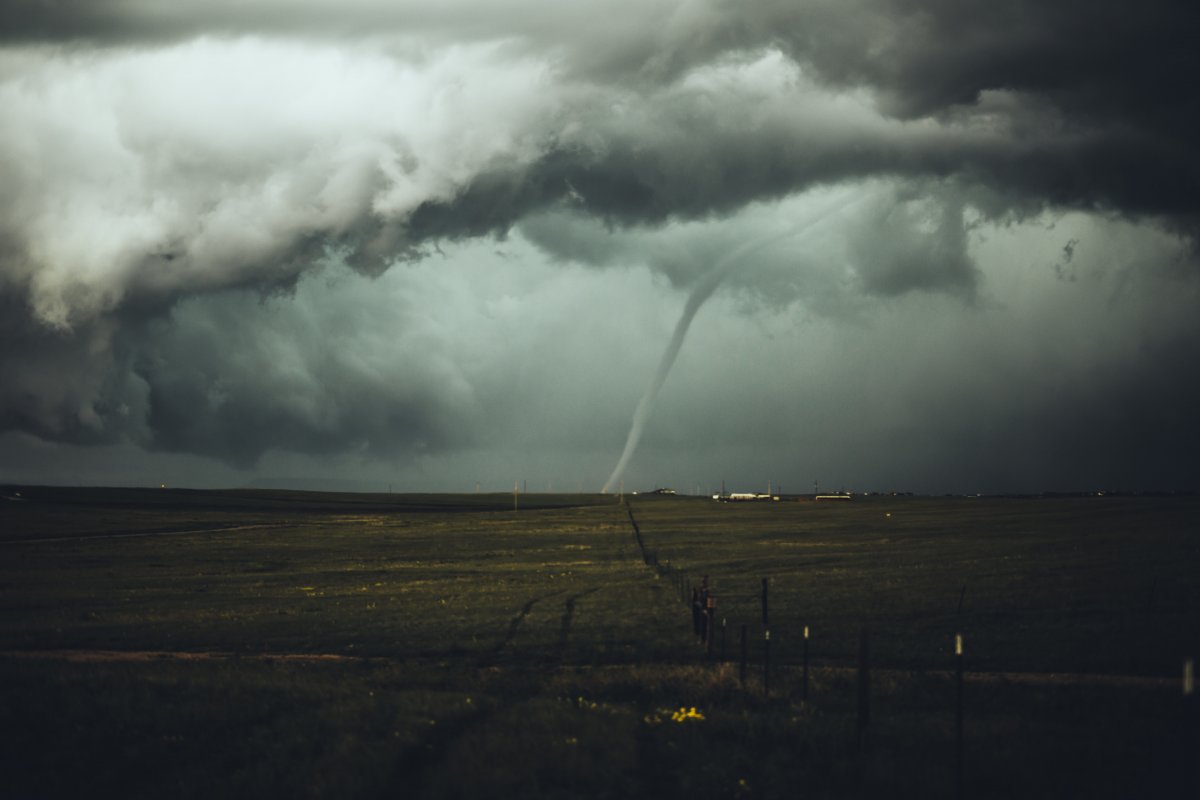 Niemowlę wciągnięte przez Tornado